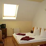 Korona ホテル 3*